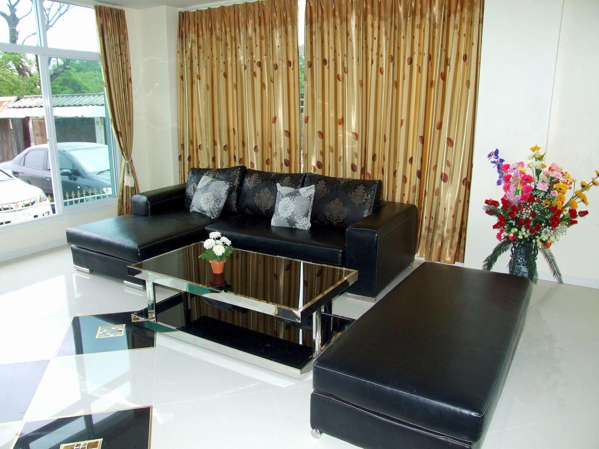 Ruan Rim Nam Hotel Roi Et Exterior photo