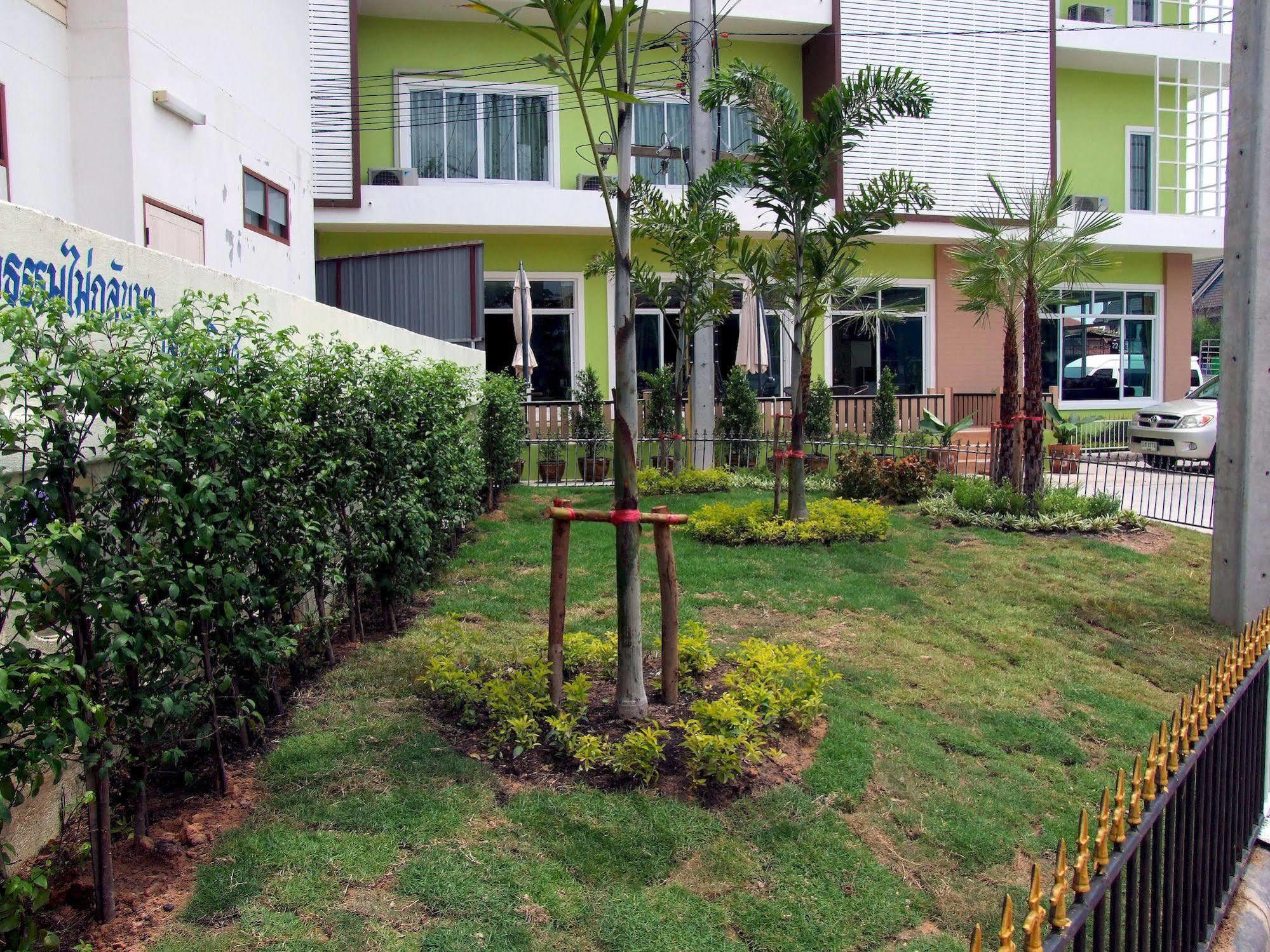 Ruan Rim Nam Hotel Roi Et Exterior photo